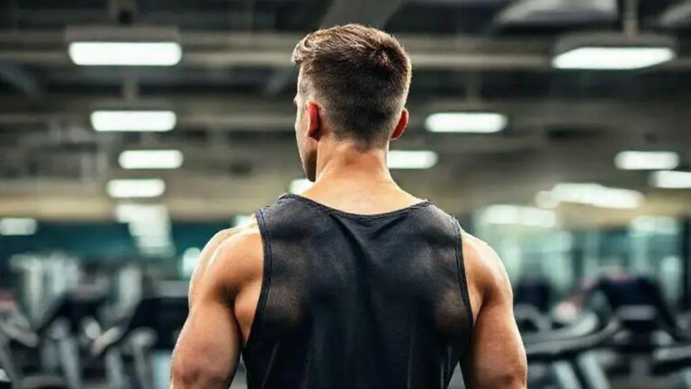 Aprenda a técnica da remada alta na polia para costas definidas 1 Aprenda a técnica da remada alta na polia para costas definidas